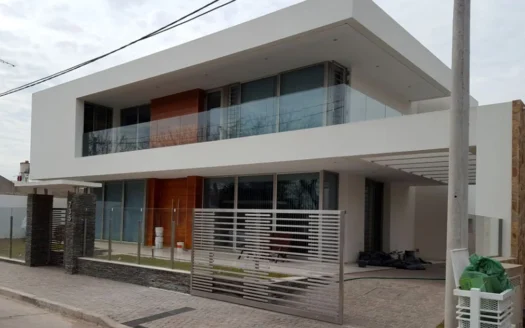 Vivienda En Armstrong II