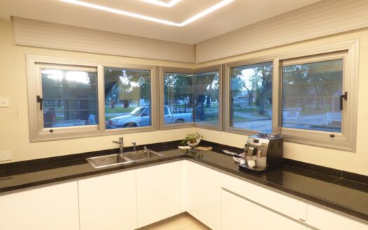 Vivienda En Armstrong III